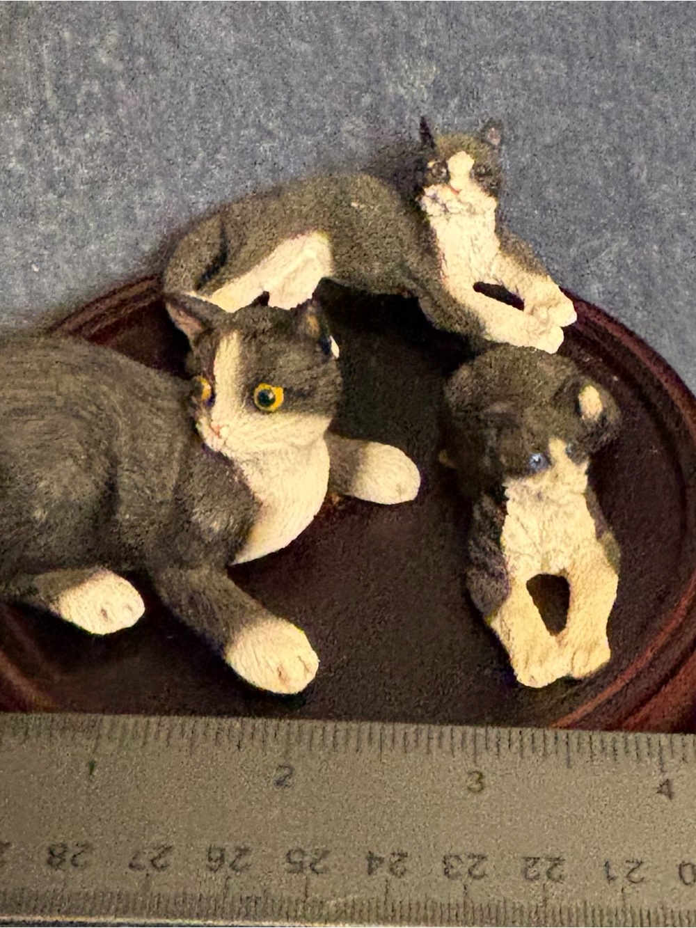 Creations by Carole Cat Figurine Set – Mother & Kittens